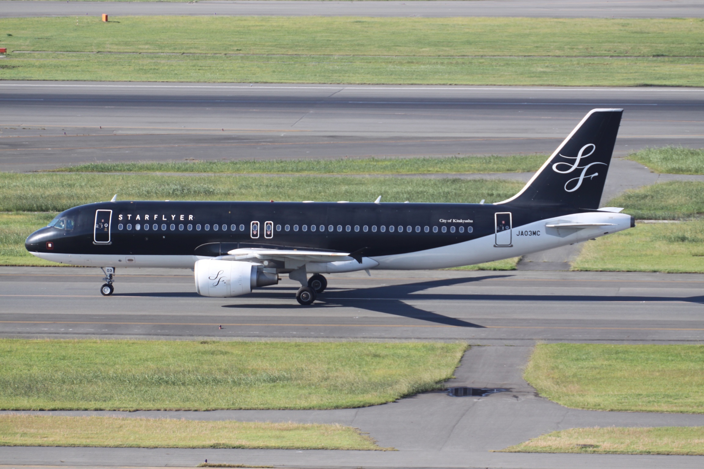 AIRBUS 320 aircraft profile