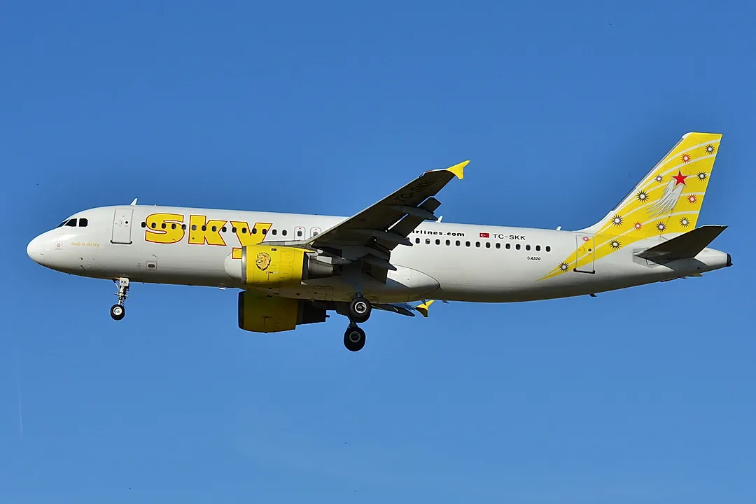Airbus A320-200 aircraft profile