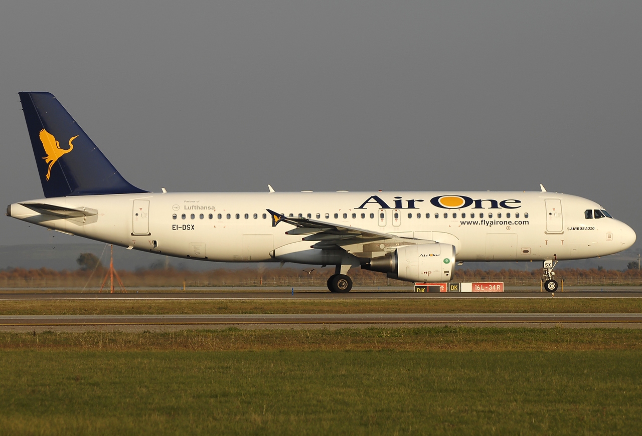 Airbus A320-216 aircraft profile