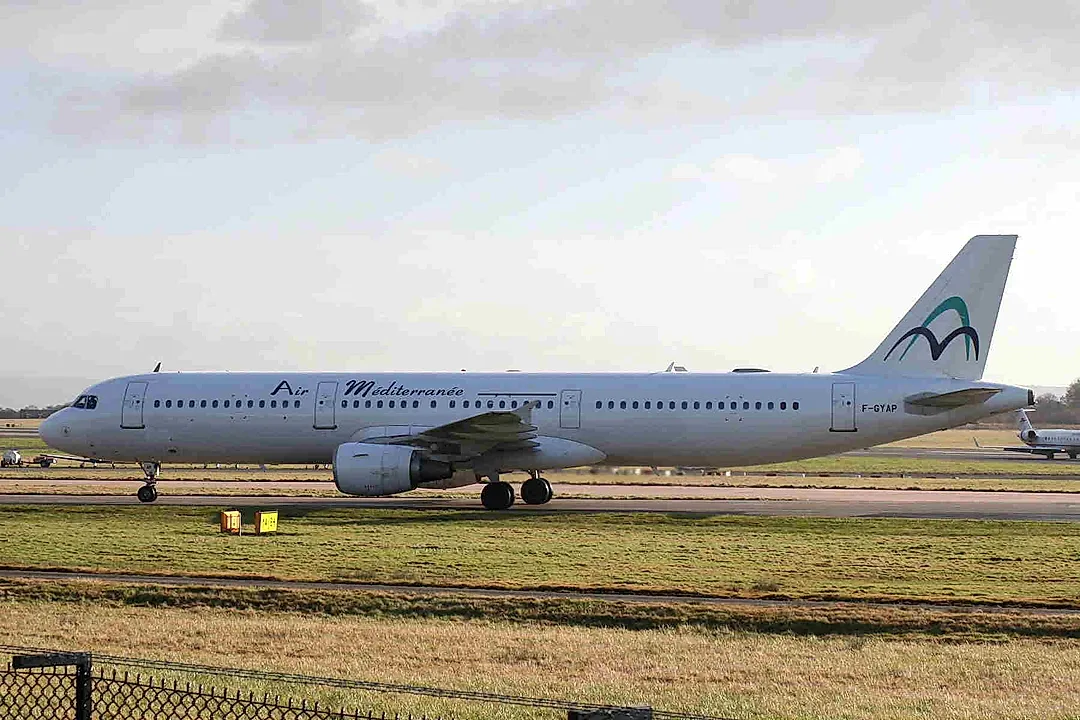 Airbus A321-111 aircraft profile