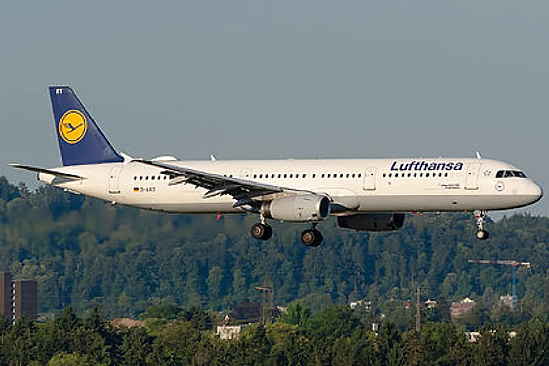 Airbus A321-131 profile