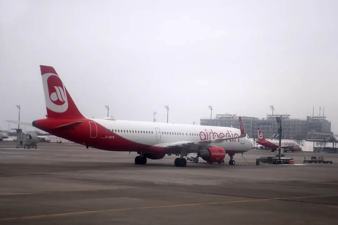 AIRBUS A321-211 aircraft profile