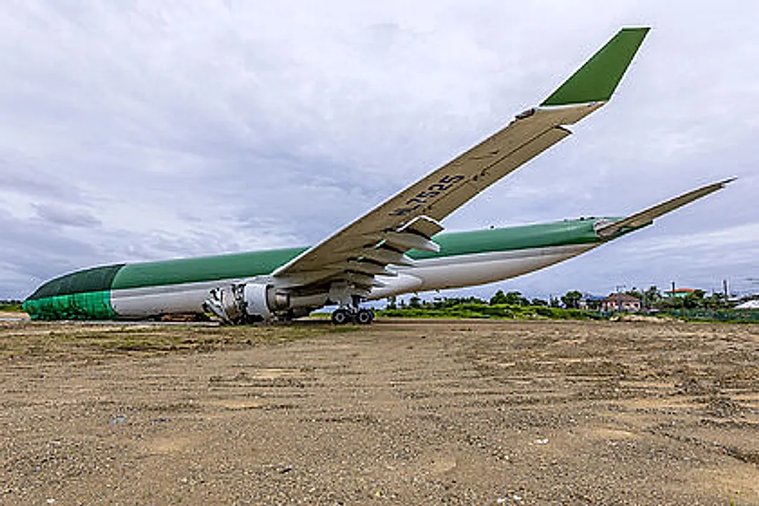 Airbus A330-322 profile