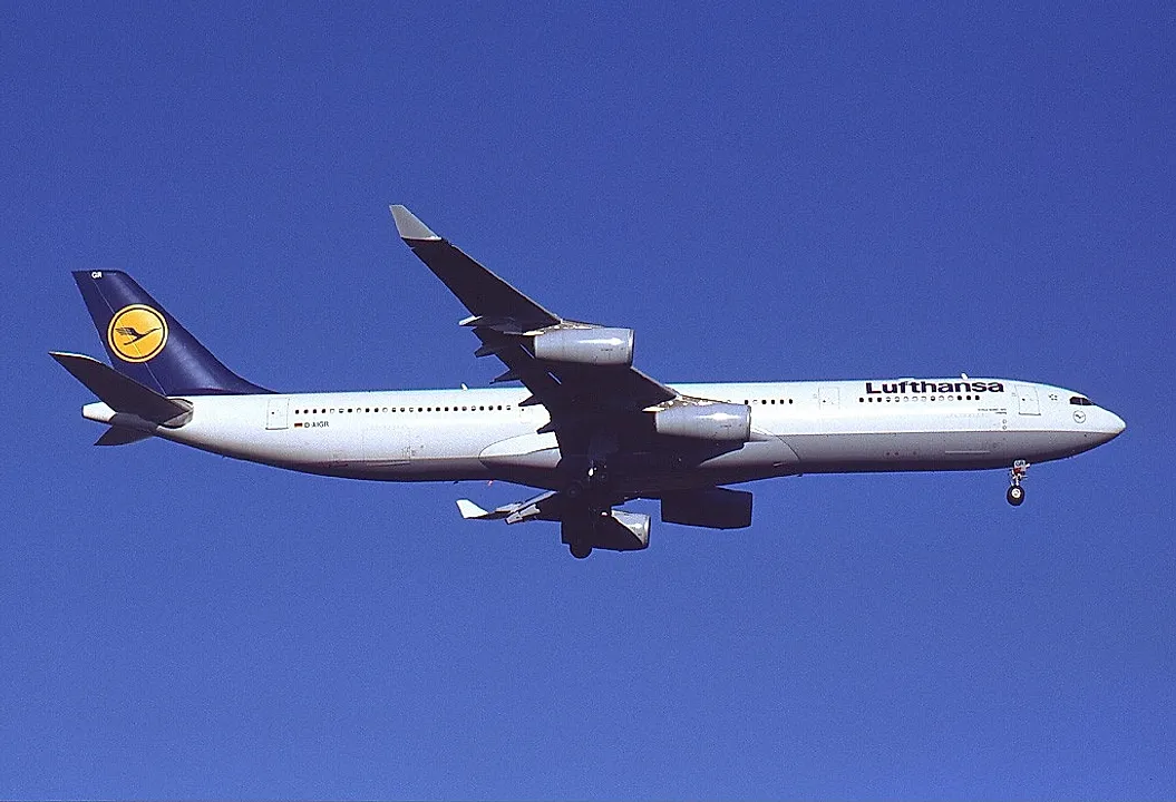 Airbus A340-313 aircraft profile