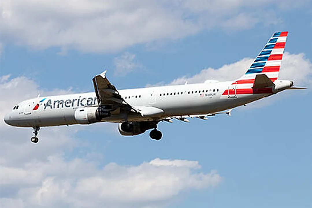 AIRBUS INDUSTRIE A321-211 aircraft profile