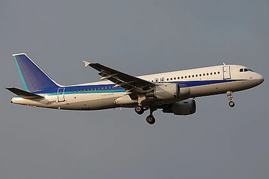 Airbus Industry A320-200 aircraft profile