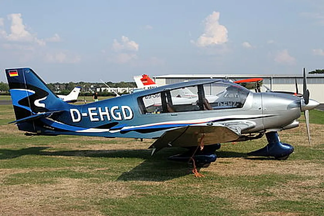 AVIONS ROBIN DR400 aircraft profile