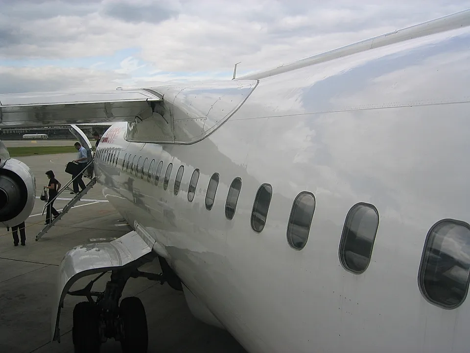 Avro RJ100 aircraft profile
