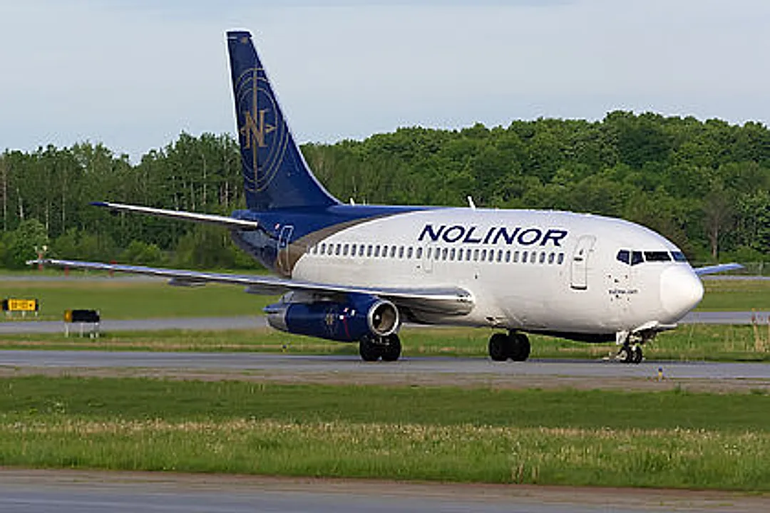Boeing 737-248C Adv. aircraft profile