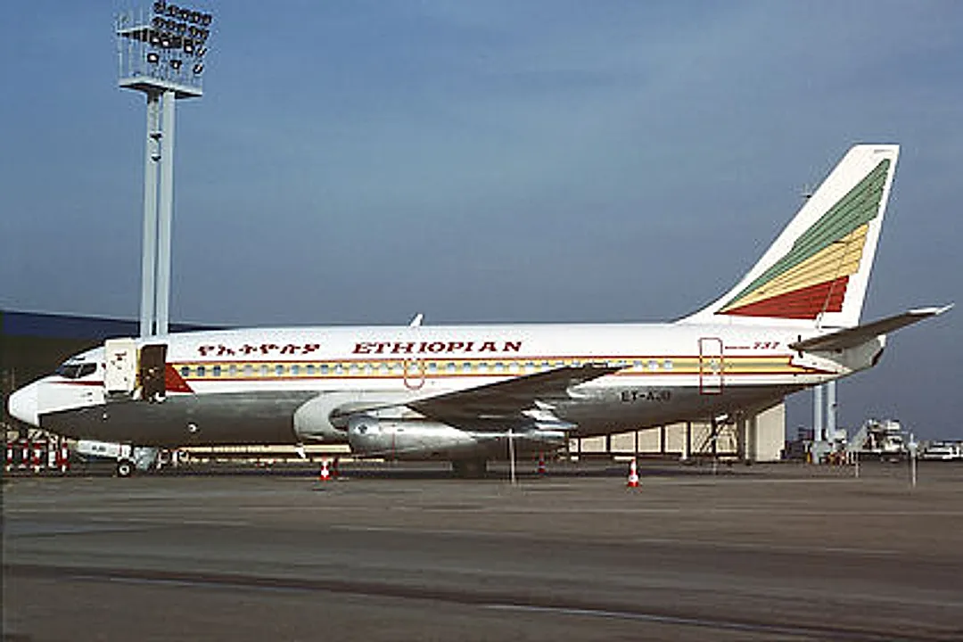 Boeing 737-260 Advanced aircraft profile