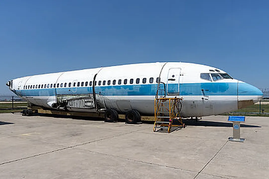 Boeing 737-2T4 aircraft profile