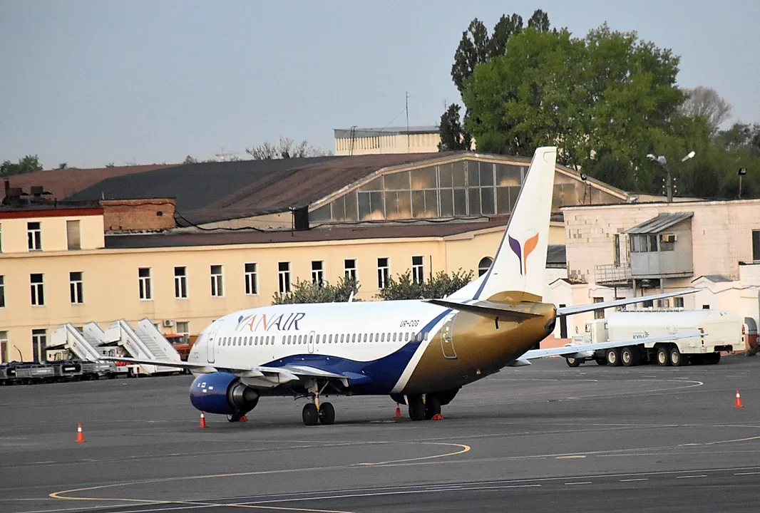 Boeing 737-301 aircraft profile
