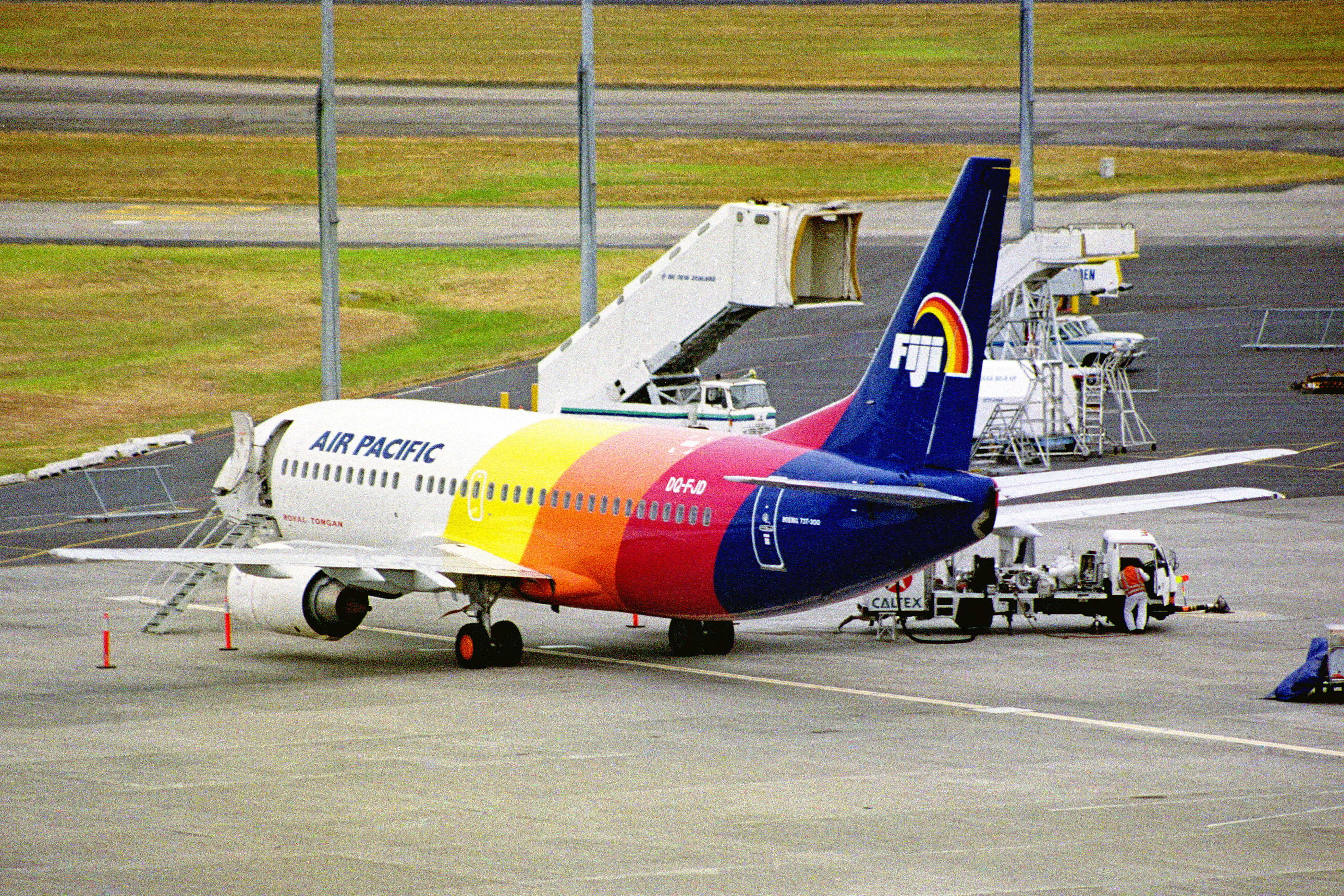 Boeing 737-33A (QC) aircraft profile