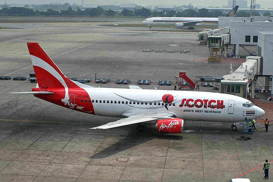 Boeing 737-3B7 (SF) aircraft profile
