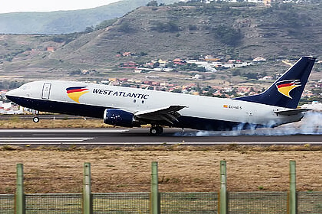 Boeing 737-436 (SF) aircraft profile