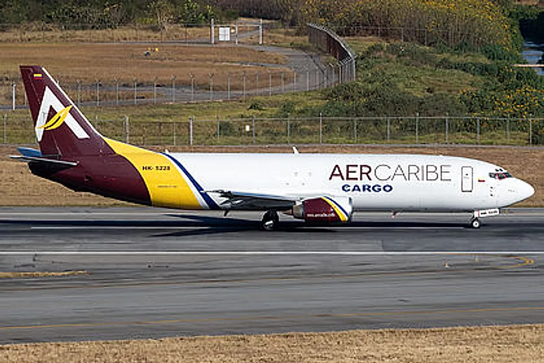 Boeing 737-4B6 (SF) aircraft profile