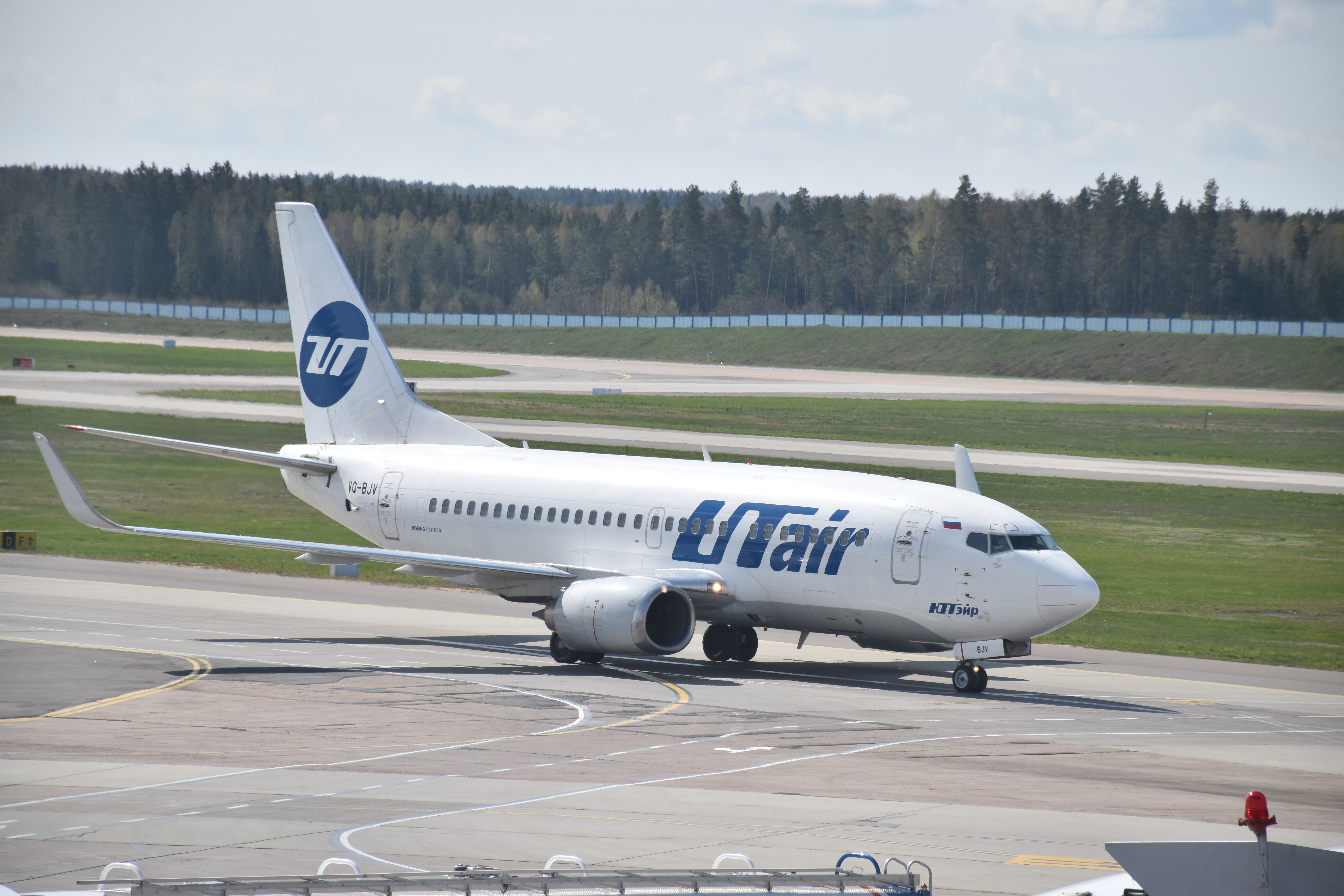 Boeing 737-524 (WL) aircraft profile