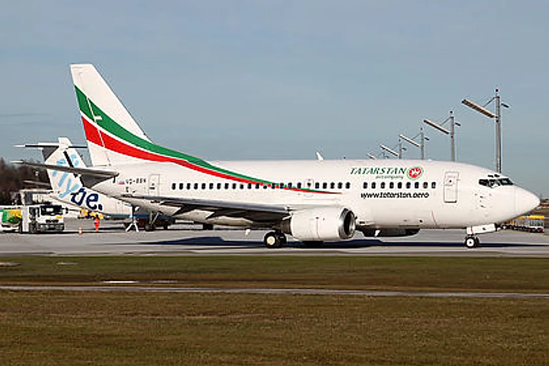 Boeing 737-53A aircraft profile