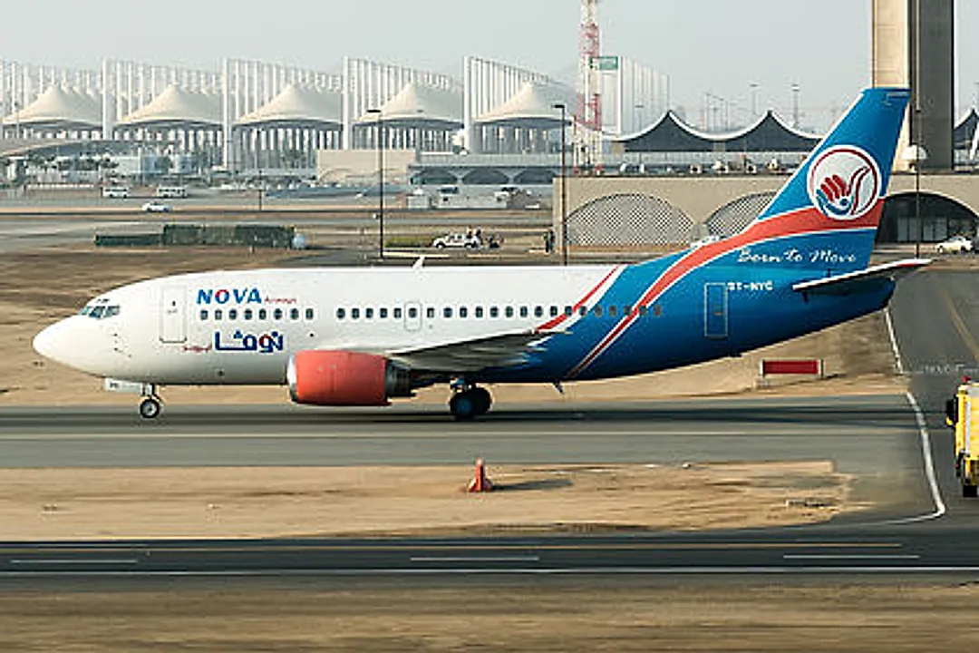 Boeing 737-58E aircraft profile