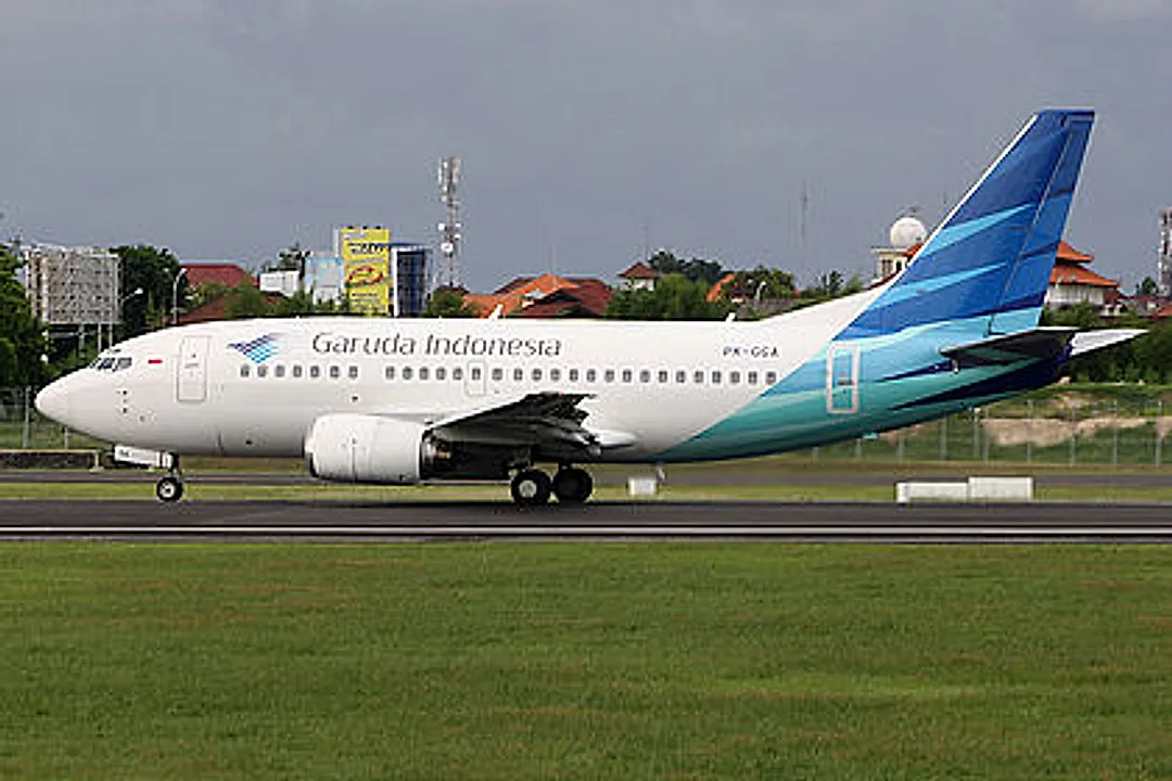 Boeing 737-5U3 aircraft profile