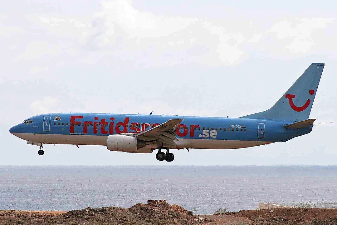 Boeing 737-804 aircraft profile