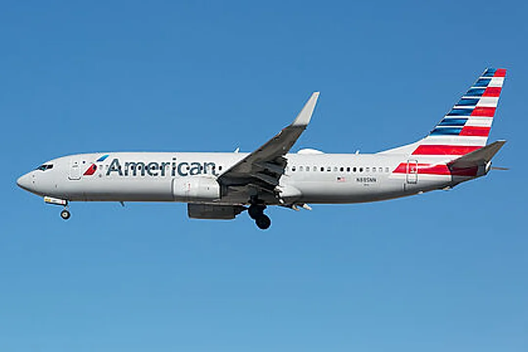 Boeing 737-823 (WL) aircraft profile