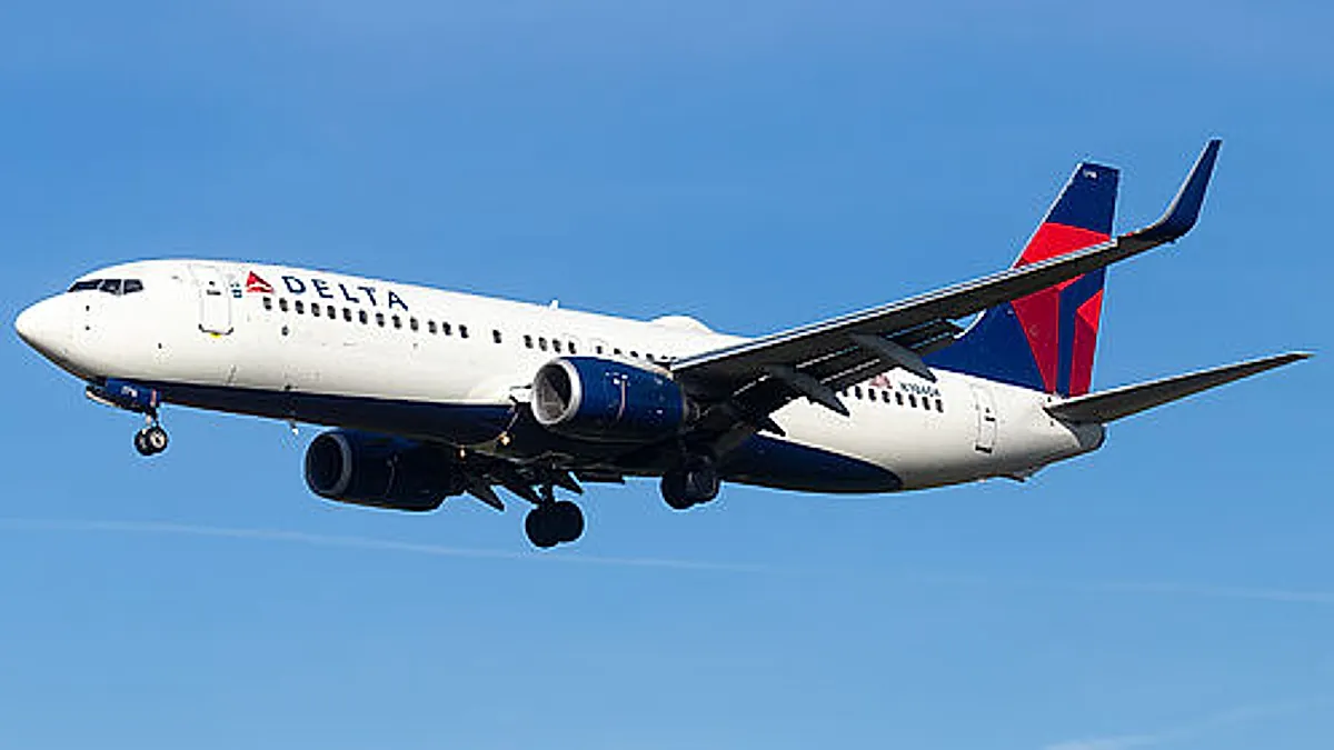 BOEING 737-832 aircraft profile