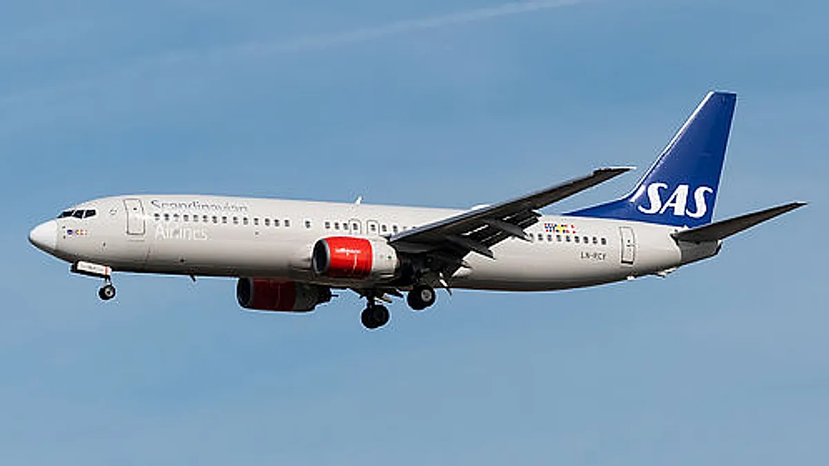 Boeing 737-883 aircraft profile