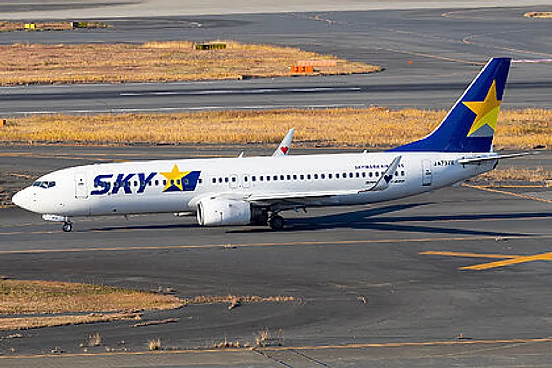 Boeing 737-8AL(WL) aircraft profile