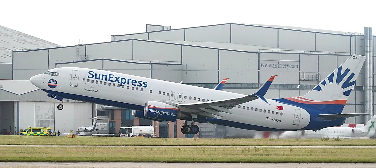 Boeing 737-8HC (WL) aircraft profile