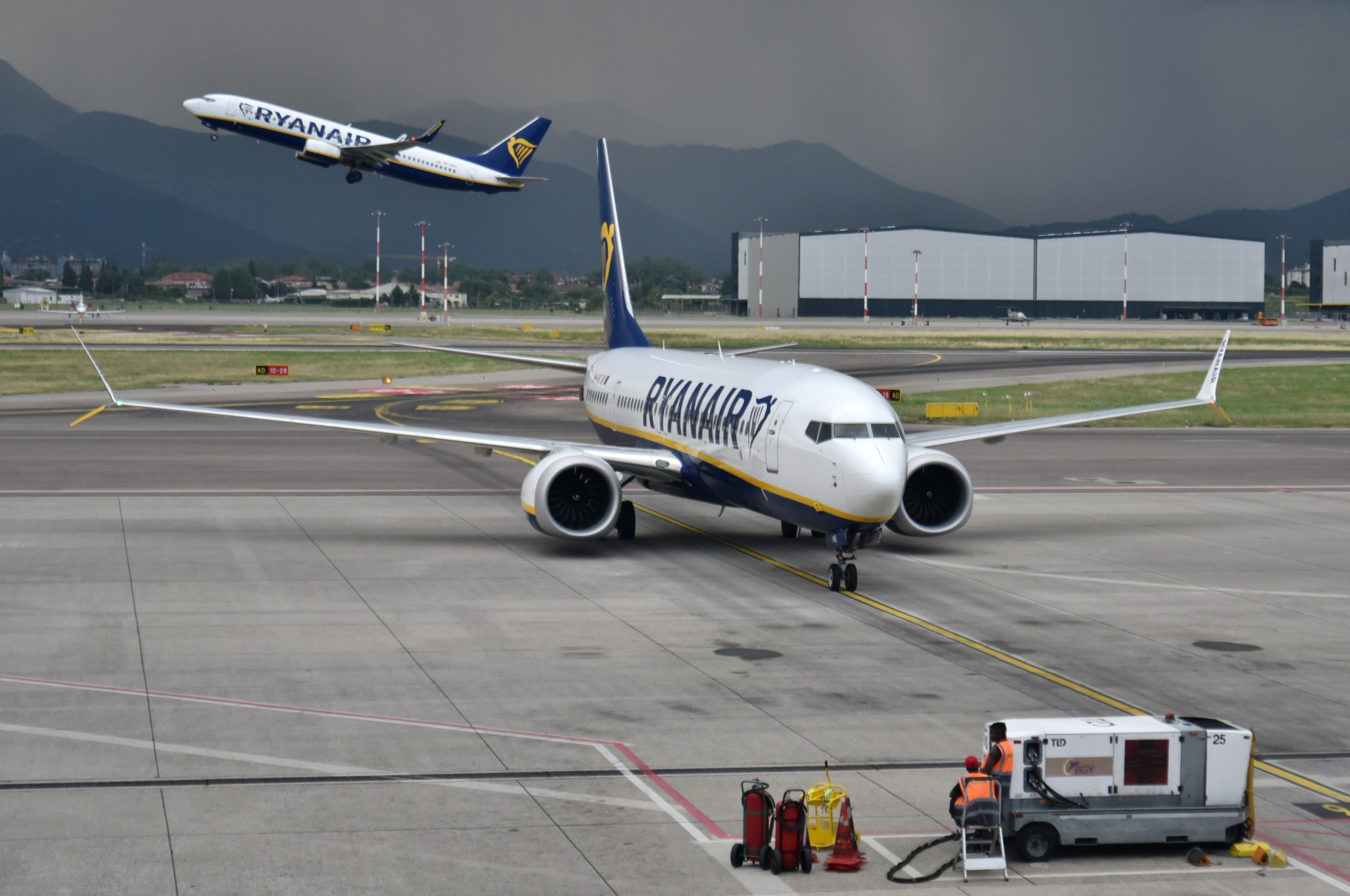 BOEING 737-9 aircraft profile