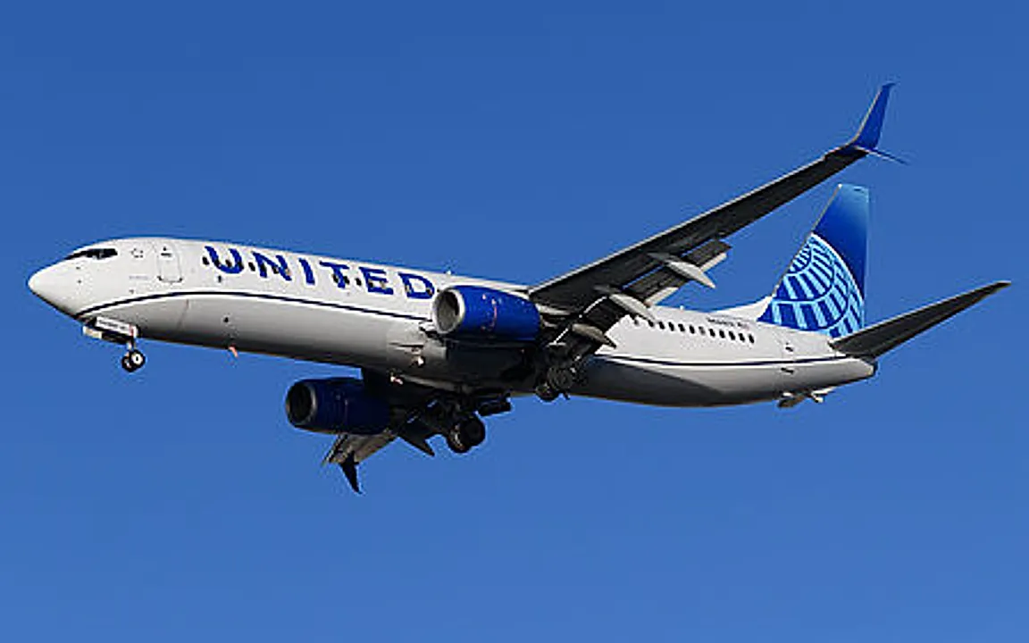 Boeing 737-924ER (WL) aircraft profile