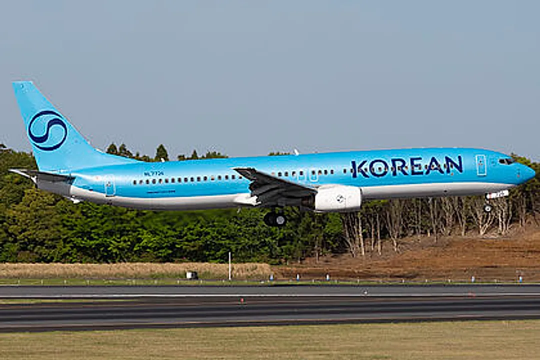 Boeing 737-9B5 aircraft profile