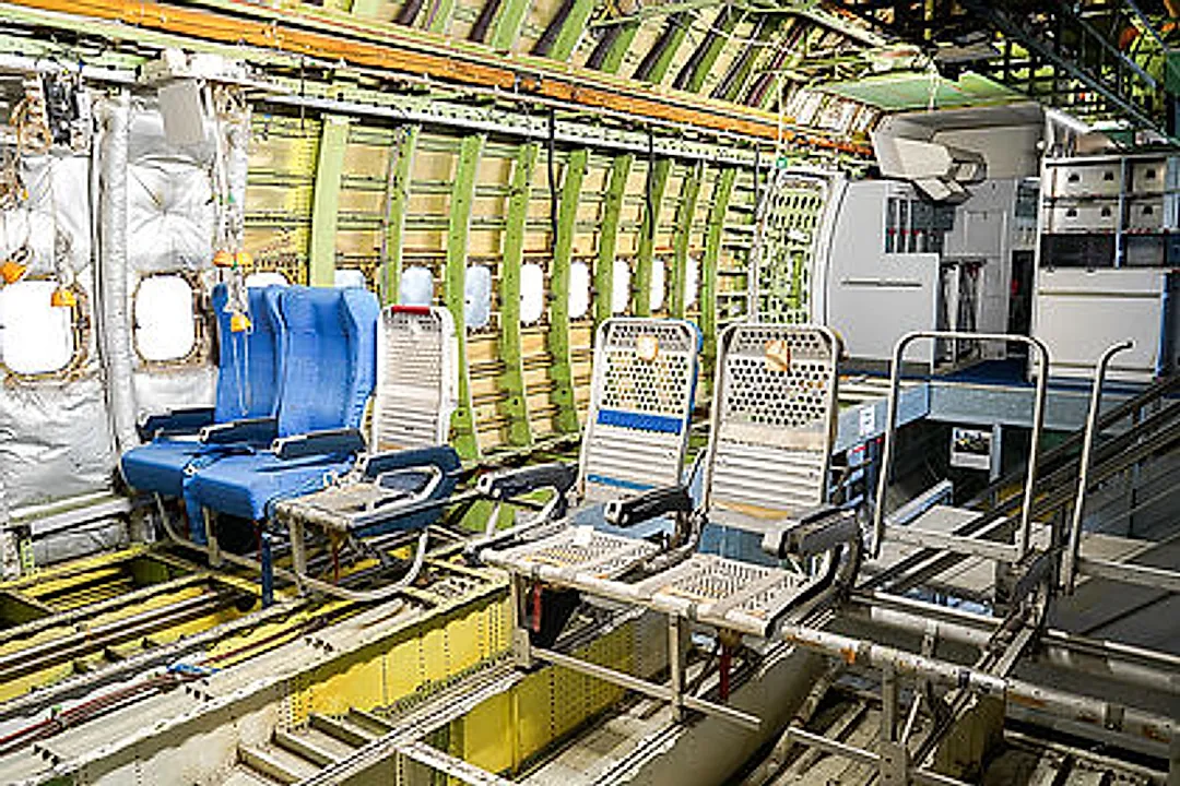 Boeing 747-128 aircraft profile