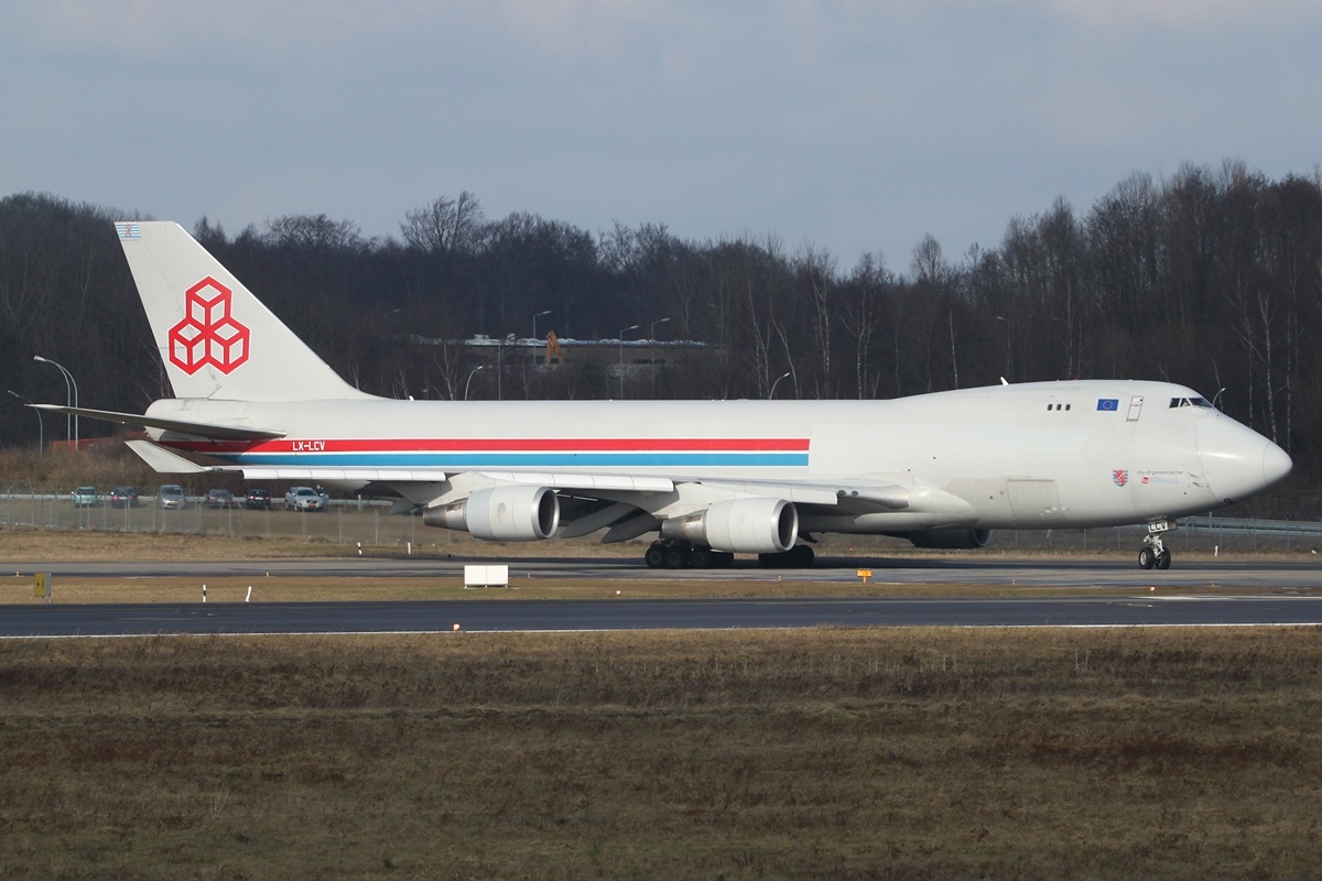Boeing 747-400F at aircraft profile