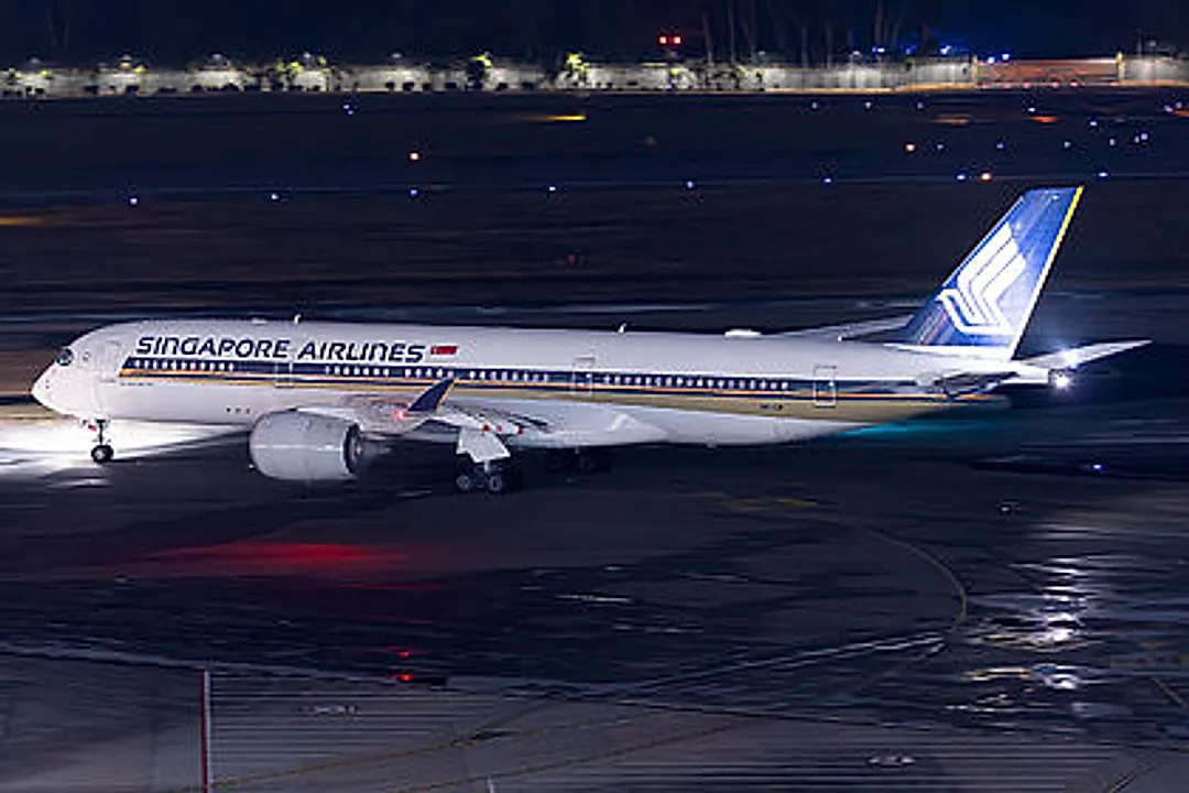 Boeing 747-412 aircraft profile