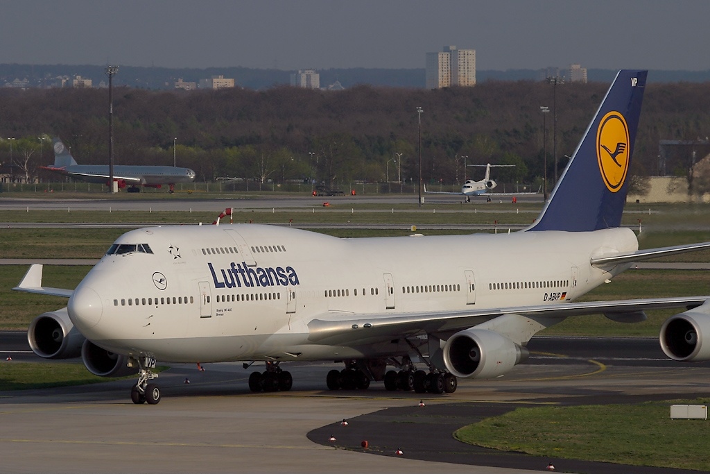 Boeing 747-430 aircraft profile