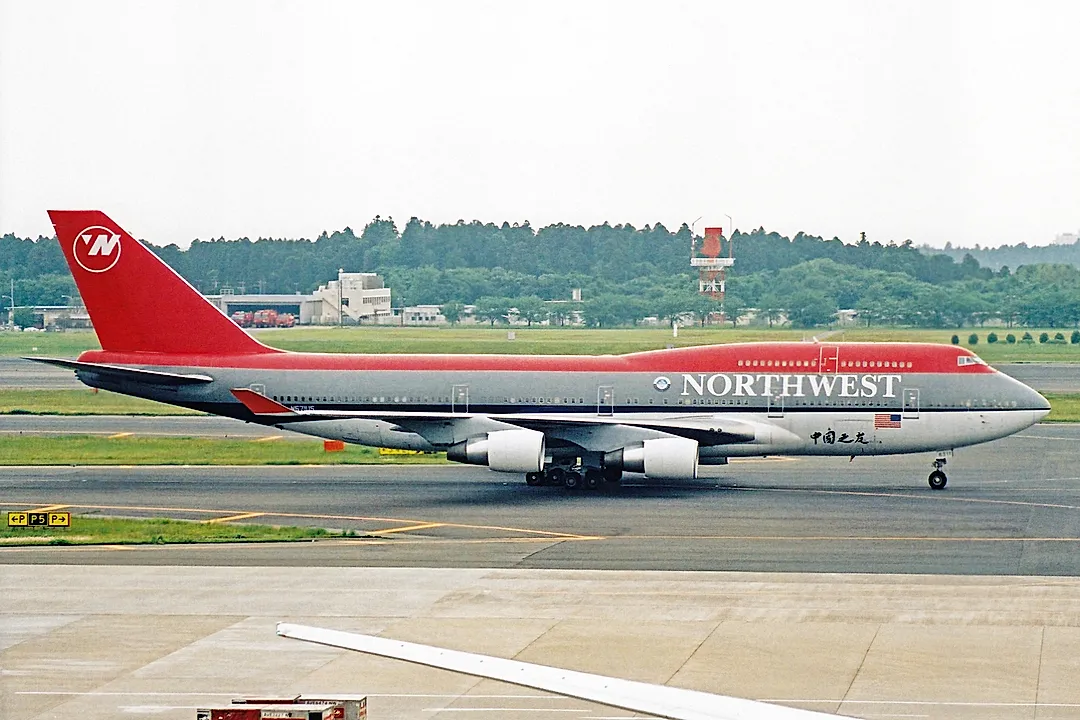 Boeing 747-451 aircraft profile