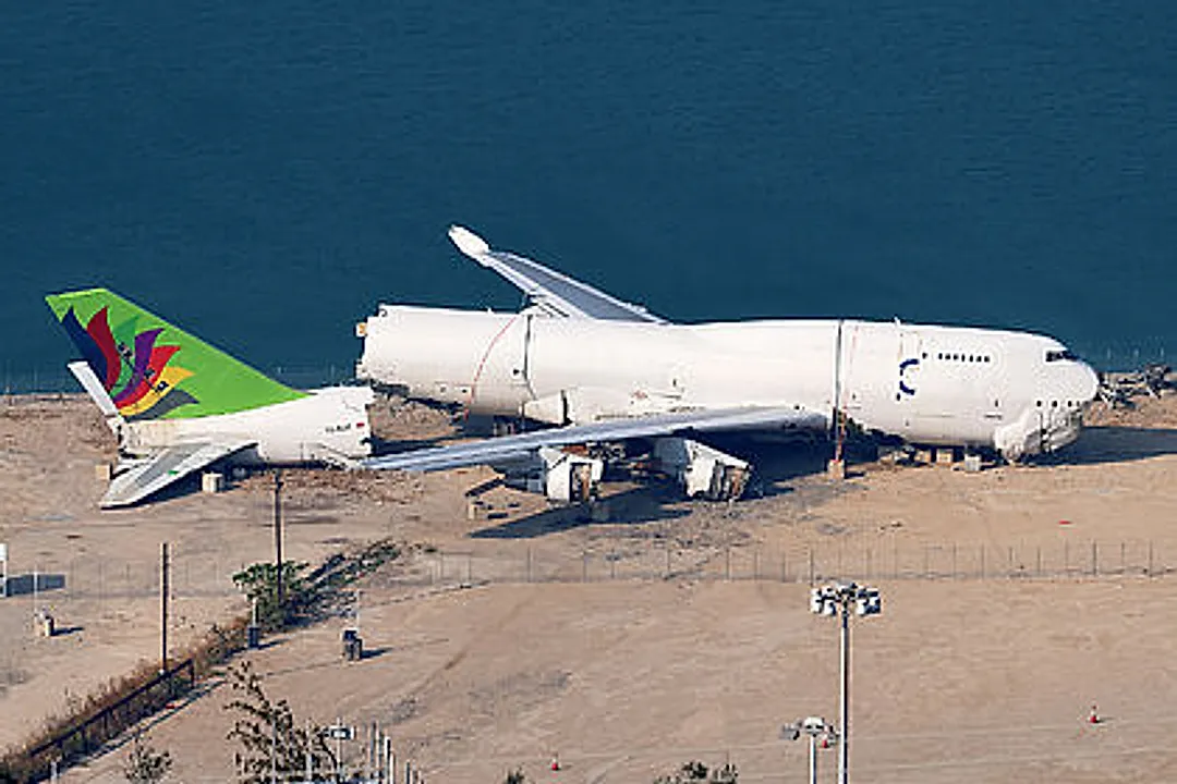 Boeing 747-481 BDSF aircraft profile