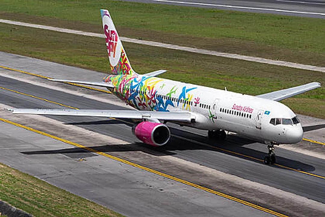 Boeing 757-204 aircraft profile