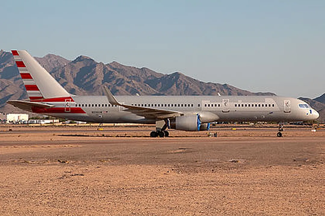 Boeing 757-2B7 aircraft profile