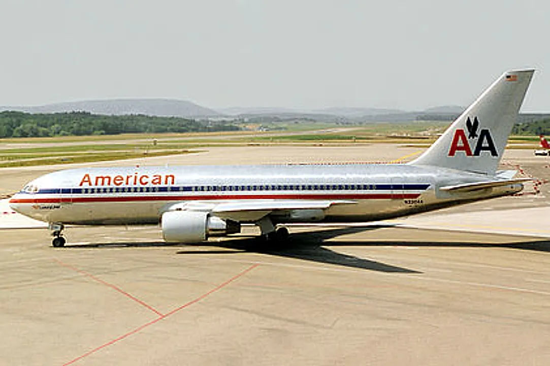 Boeing 767-223ER aircraft profile