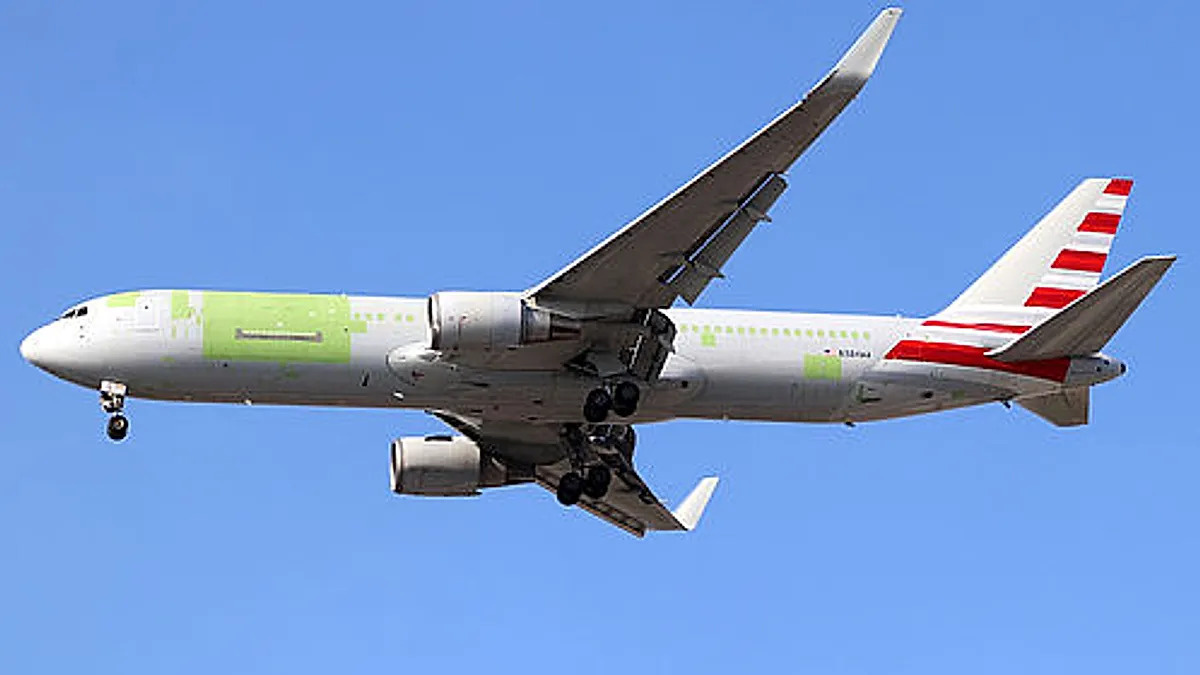 Boeing 767-323ER aircraft profile