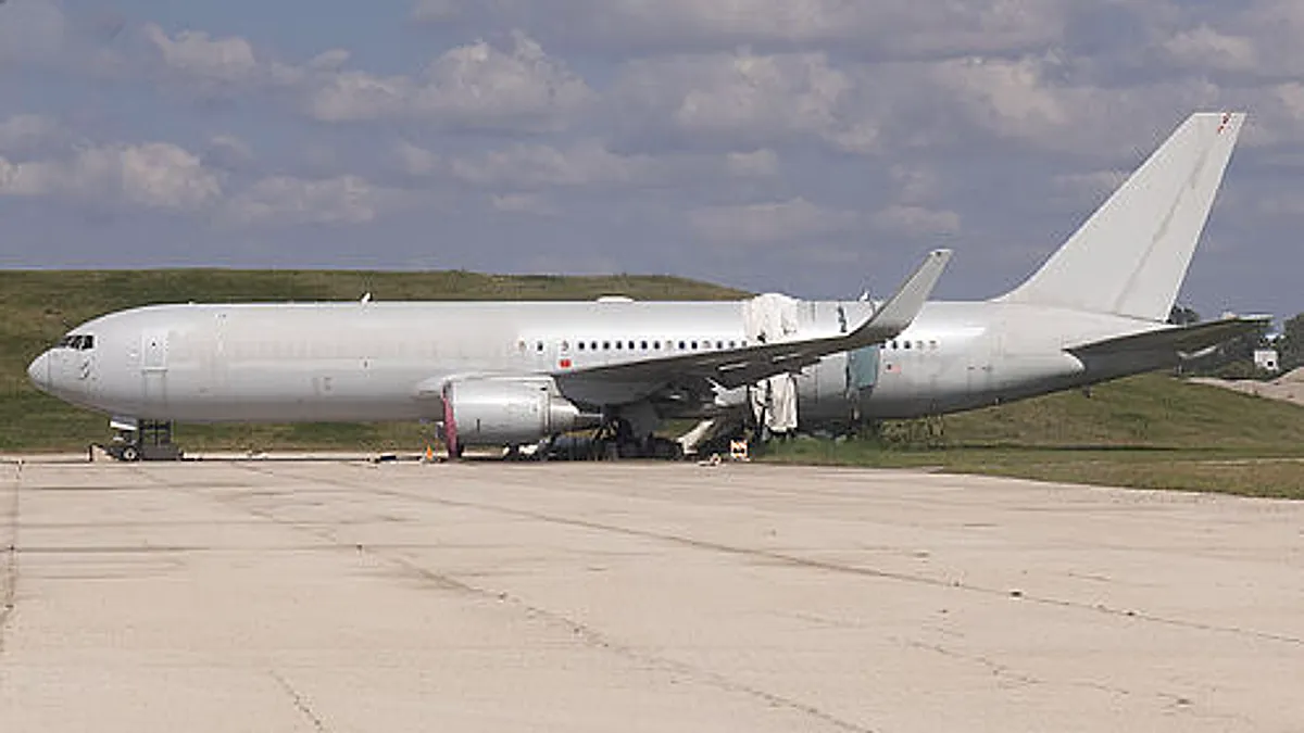 Boeing 767-323ER (WL) aircraft profile