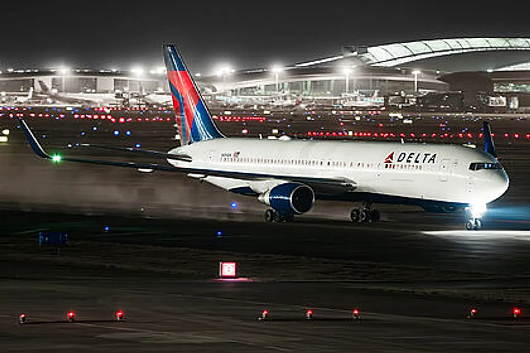BOEING 767-332 aircraft profile