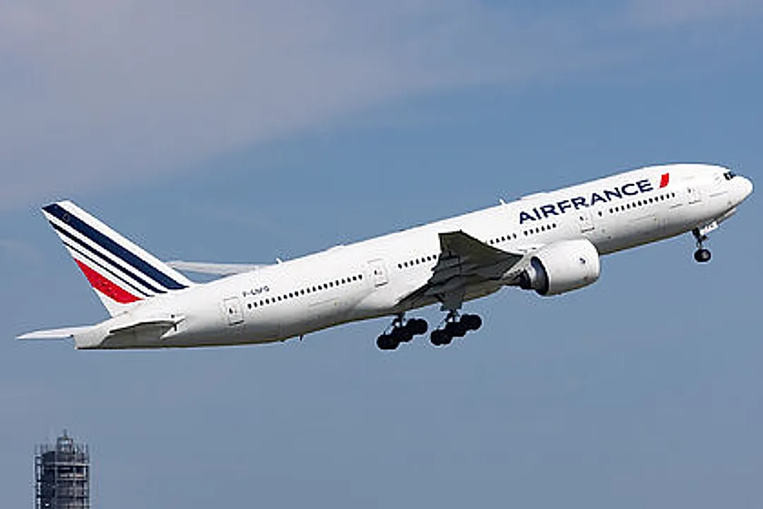 Boeing 777-228ER aircraft profile