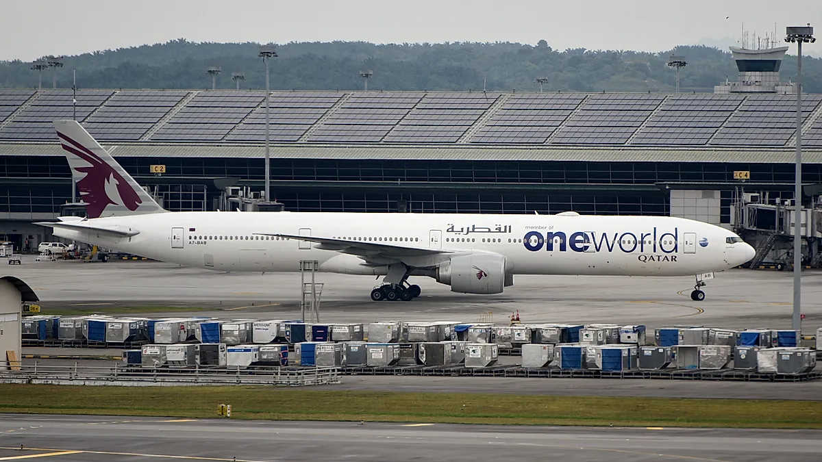 Boeing 777-300ER aircraft profile