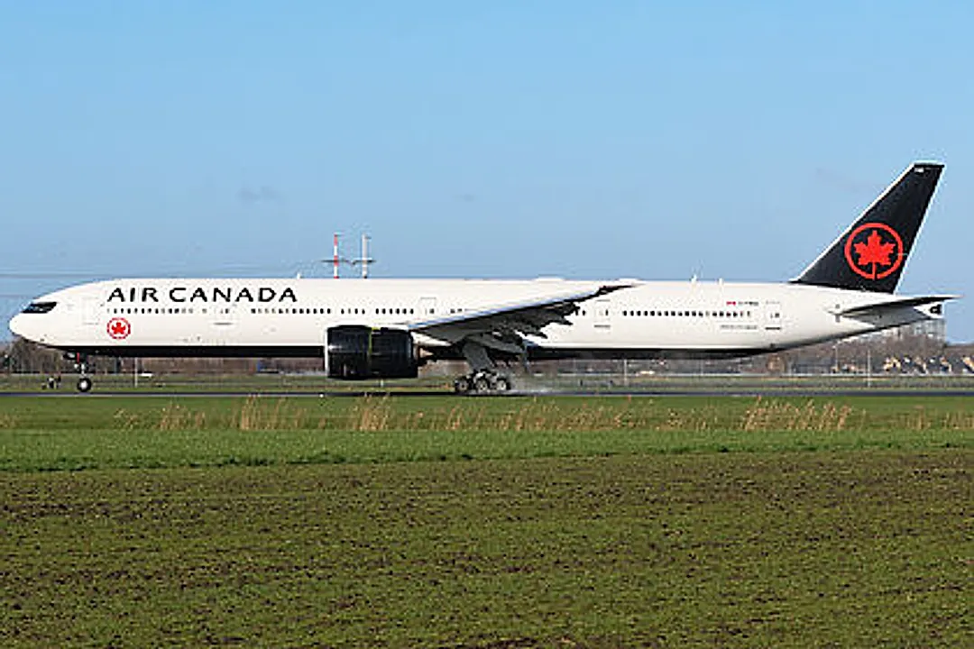 Boeing 777-333ER aircraft profile