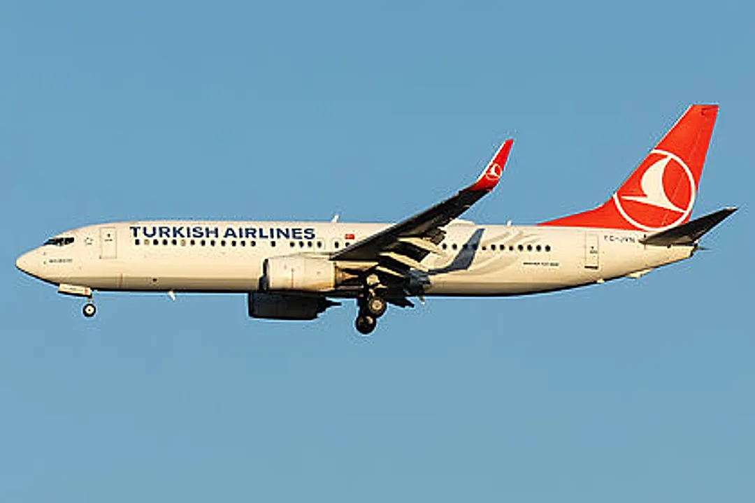 Boeing B737-8F2 aircraft profile