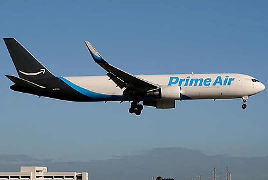 Boeing B767-375BCF aircraft profile